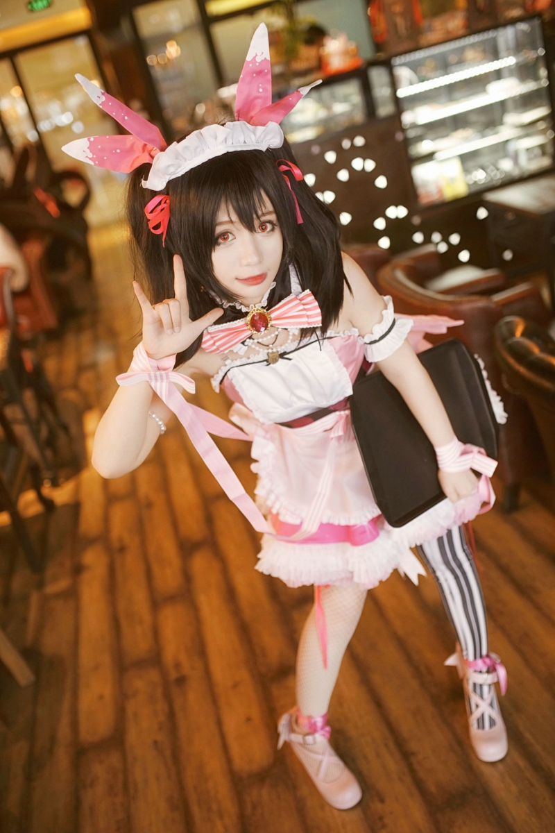 点击大图看下一张：矢泽妮可情人节女仆制服诱惑cosplay图片