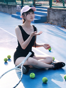 黑色运动服清纯网球少女活力写真完美可人