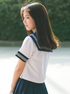 超漂亮的刘海清纯学生妹学生制服超短写真