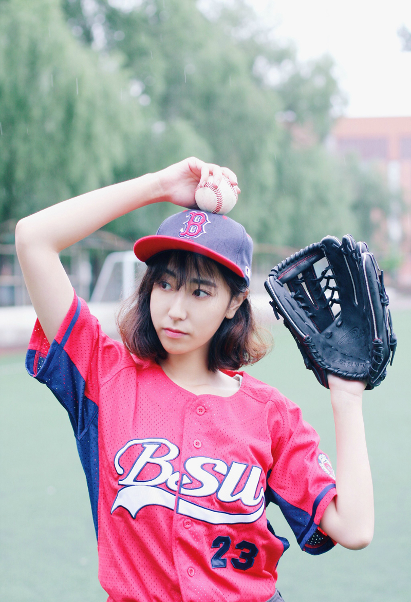 点击大图看下一张：清新红衣运动服甜美棒球少女运动写真