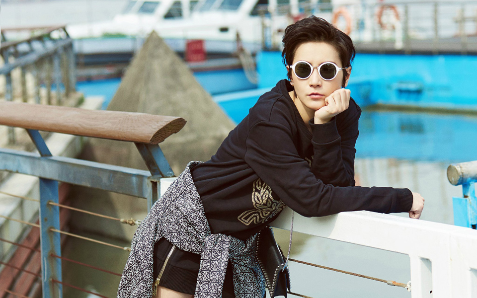 点击大图看下一张：演员李媛时尚魅力率性街拍写真集