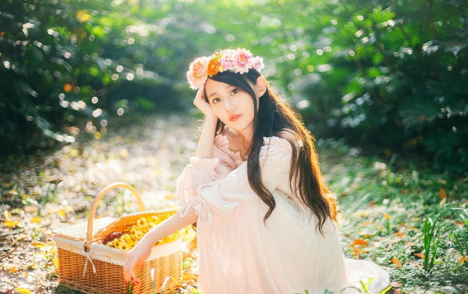 点击大图看下一张:长发柔美女神宛如童话公主