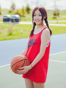 可爱少女篮球运动挥汗写真俏皮活力