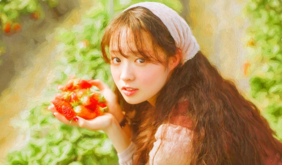 点击大图看下一张：草莓少女卷发动人眼眸靓丽甜蜜