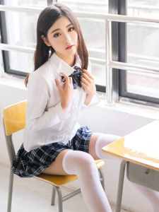 清纯美女沈梦瑶学生制服白皙美腿诱惑写真