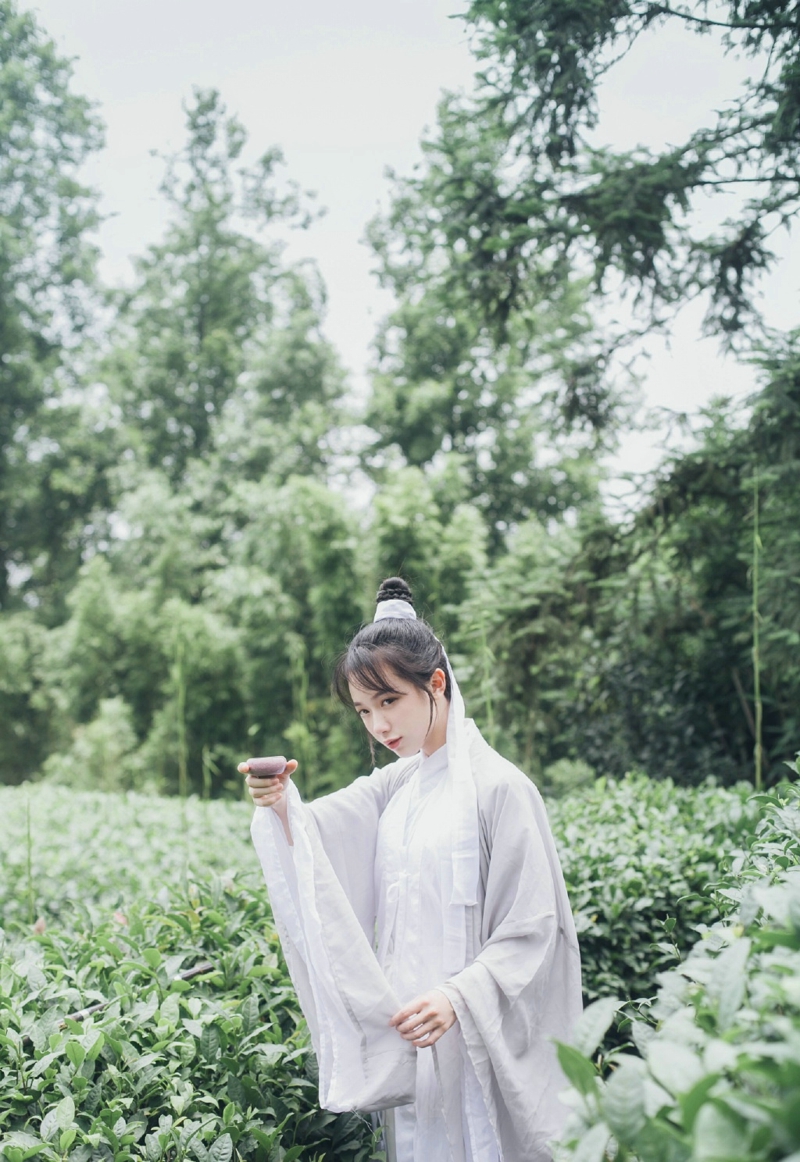 点击大图看下一张:古装美女娇嫩白皙嫩肤养眼动人