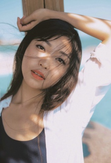 日系泳装少女海边清新写真