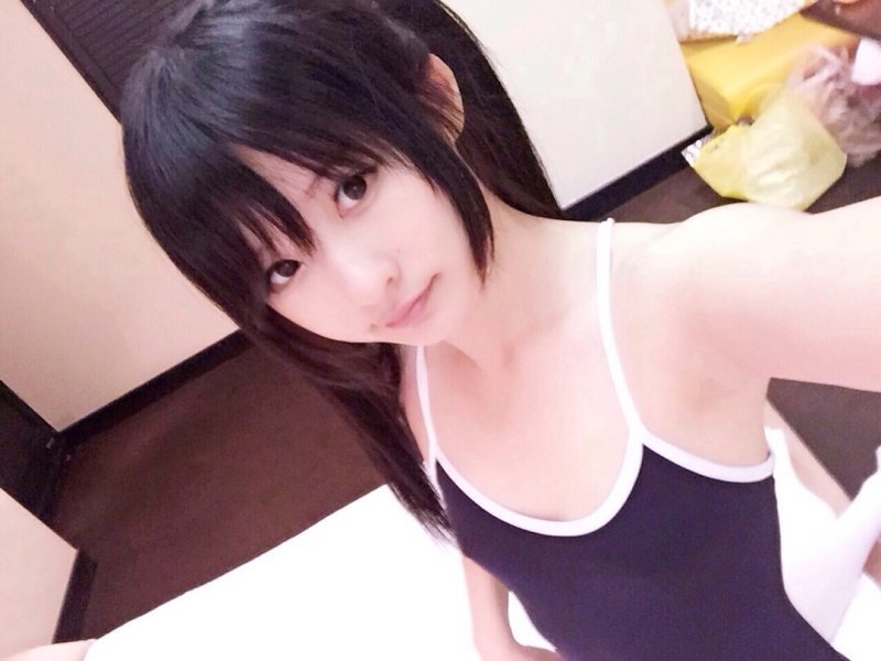 点击大图看下一张：性感死库水美女习呆呆丝袜美腿写真