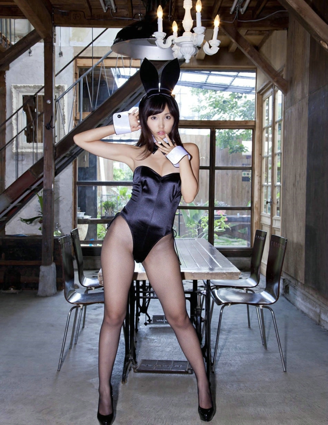 点击大图看下一张：日系美女可爱兔女郎黑丝情趣诱惑写真