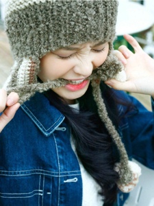 冬日里的小清新可爱毛线帽配大眼美女
