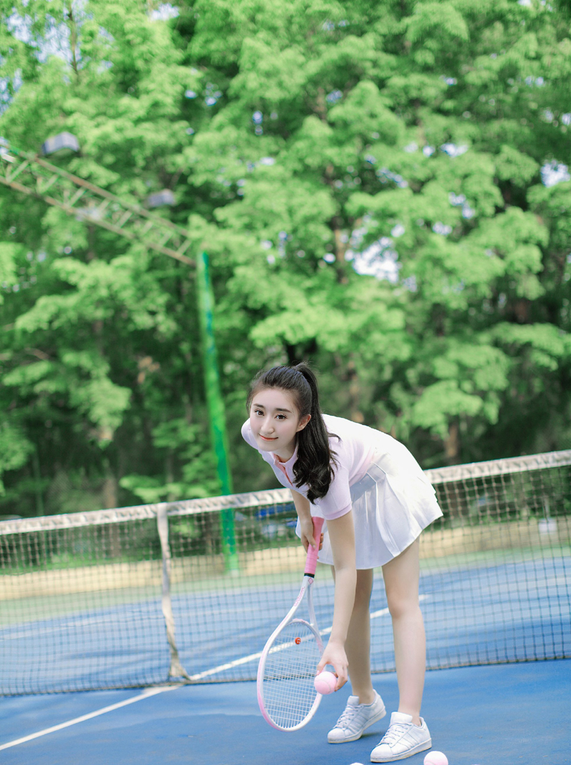 点击大图看下一张：网球少女岳丹阳活力写真青春无敌