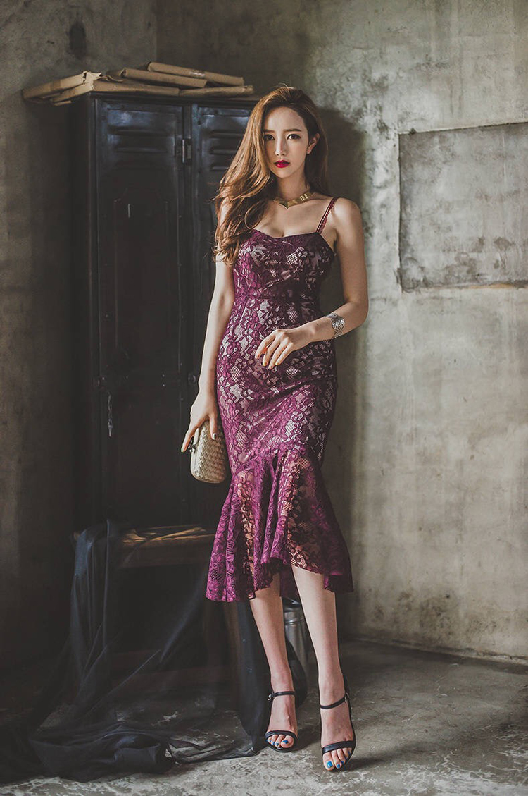 点击大图看下一张：紫色蕾丝透明鱼尾长裙美艳模特意境写真