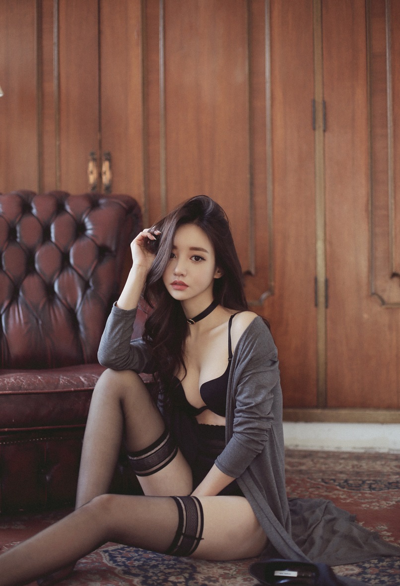 点击大图看下一张：黑丝裤袜内衣韩系美女性感靓丽写真