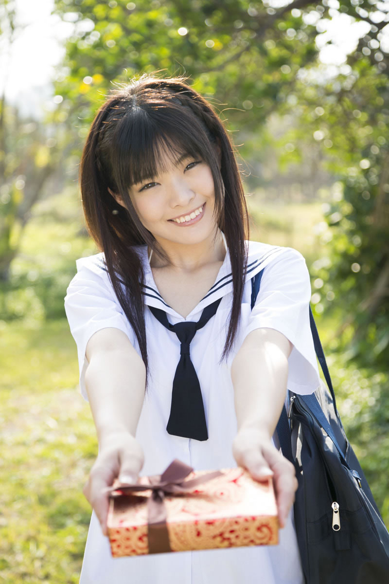 点击大图看下一张：清新日本学生妹森田沙耶伽户外制服诱惑写真