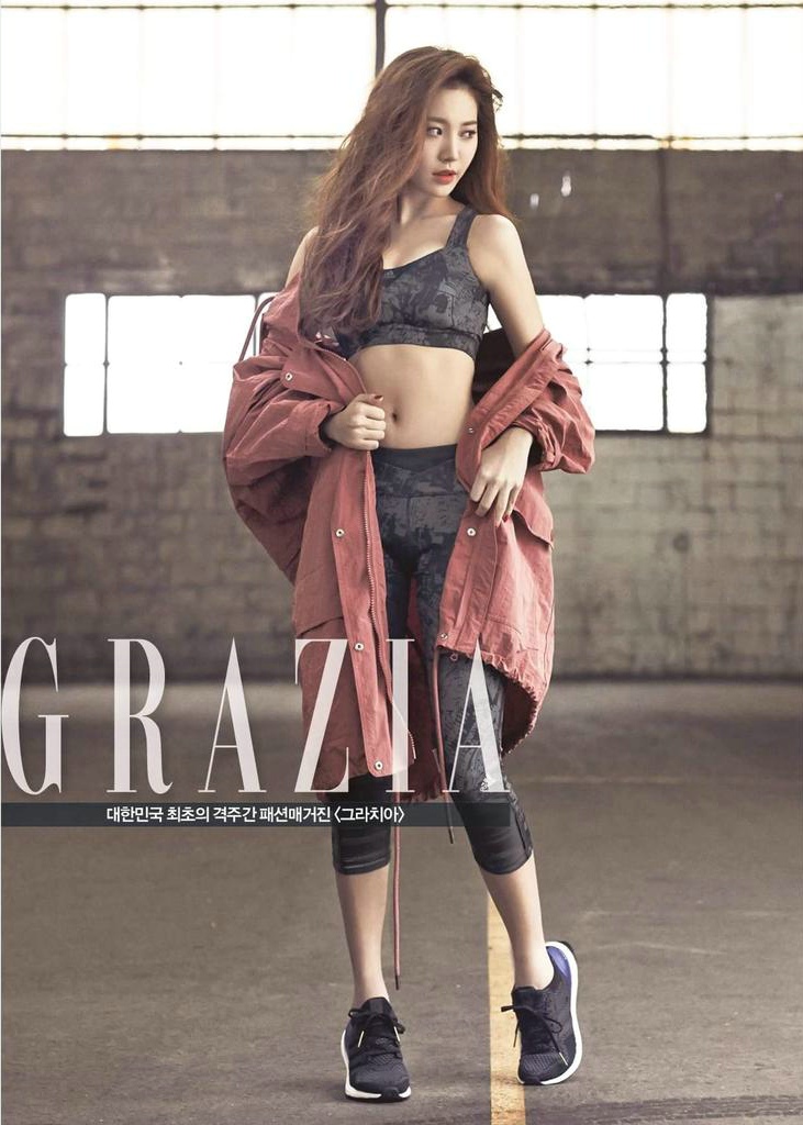 点击大图看下一张：金亚荣adidas&GRAZIA杂志画报