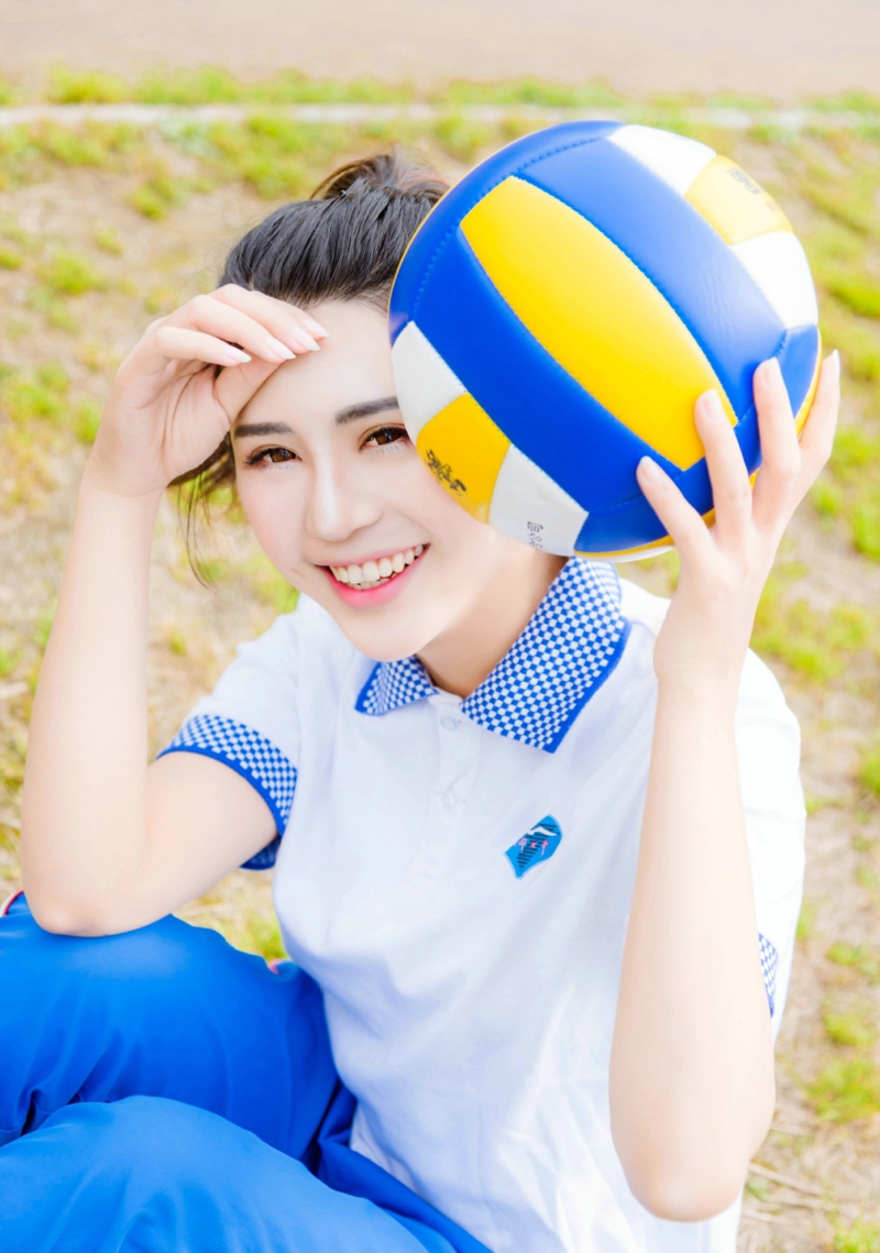 点击大图看下一张：校服马尾美女白皙青春靓丽