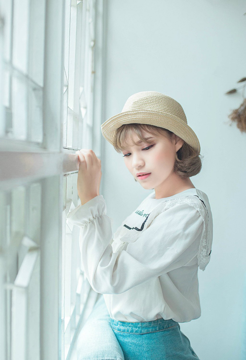 点击大图看下一张：清凉夏日草帽少女私房气质可爱写真