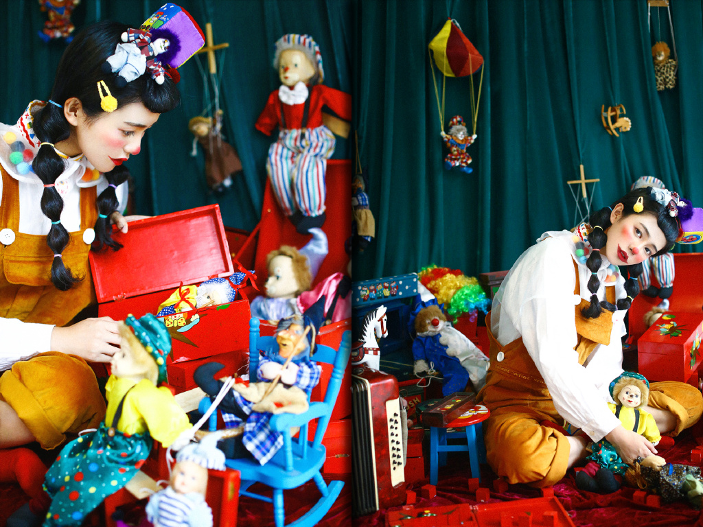 点击大图看下一张：充满童趣的马戏团 可爱少女扮小丑