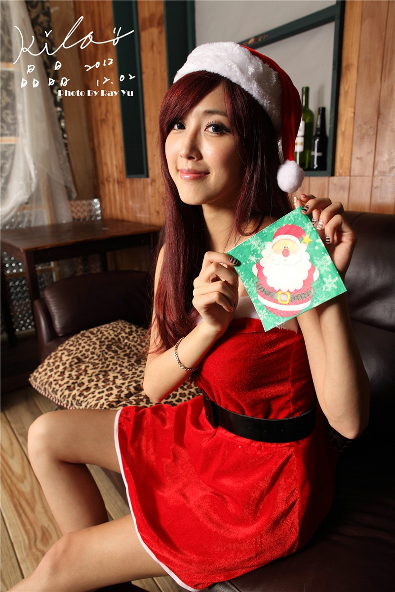 点击大图看下一张：台湾甜美少女Kila晶晶圣诞装清纯私房写真