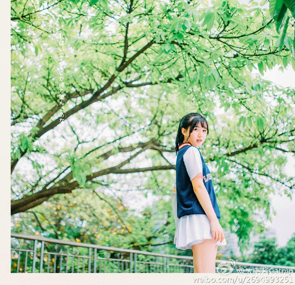 点击大图看下一张:球衣妹子的清凉夏日香甜靓丽