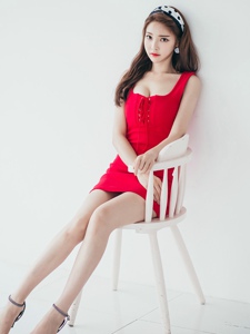 韩国知名美女模特红色超短露长腿诱惑