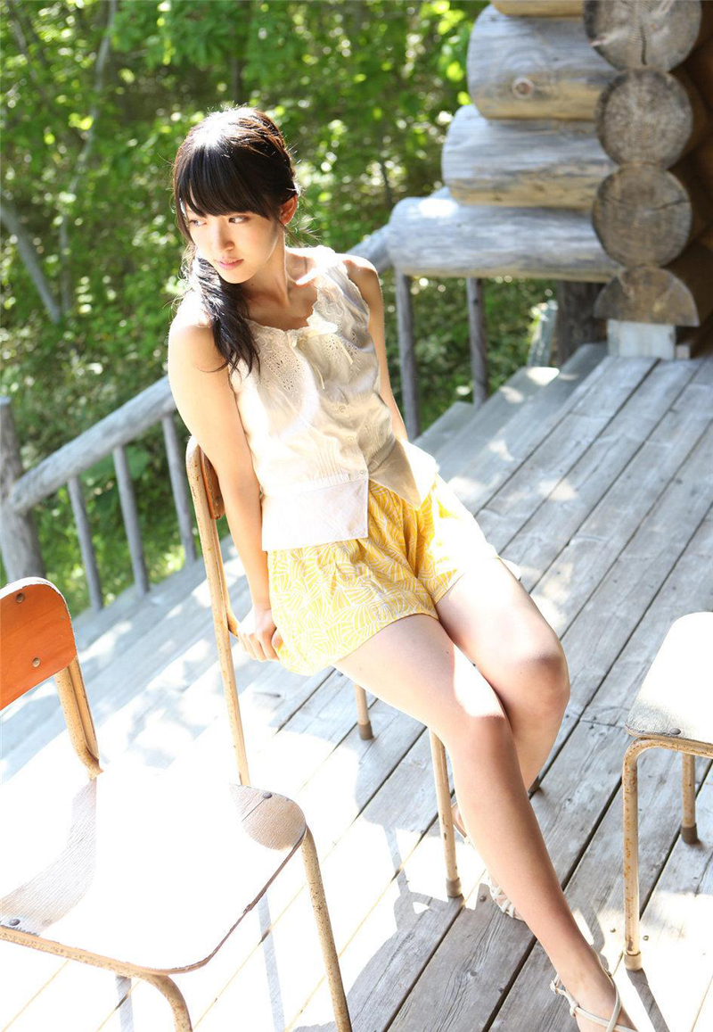 点击大图看下一张：日本国民美少女铃木爱理夏日写真清新通透