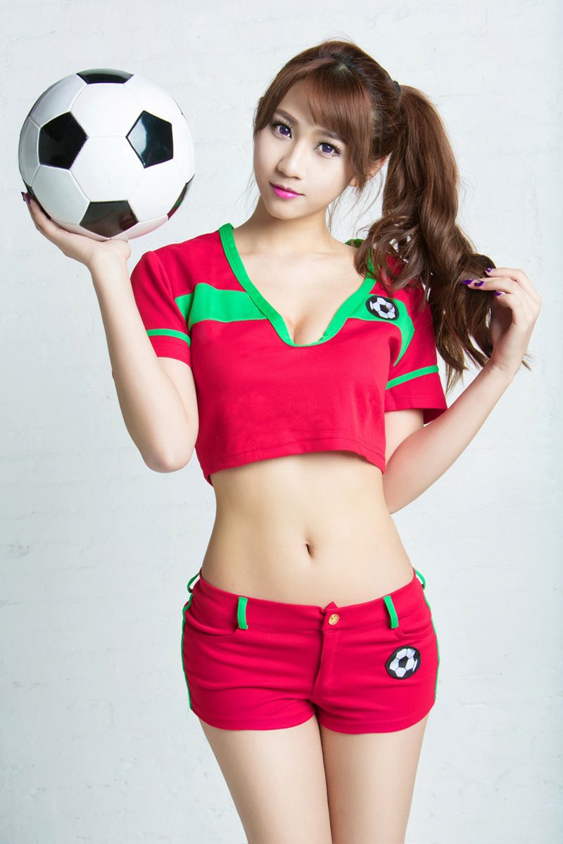 点击大图看下一张：韩国长腿足球宝贝模特私房诱惑写真