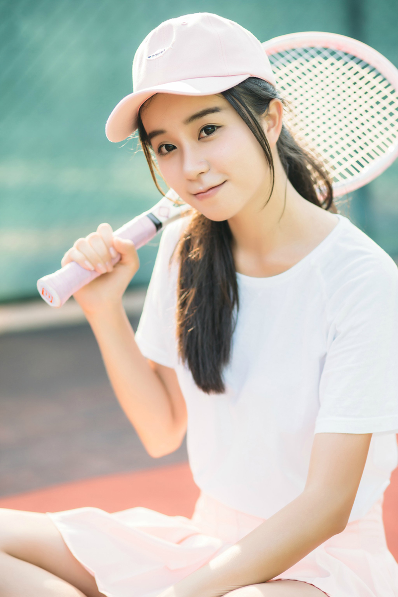 点击大图看下一张：靓丽少女网球写真粉嫩可爱