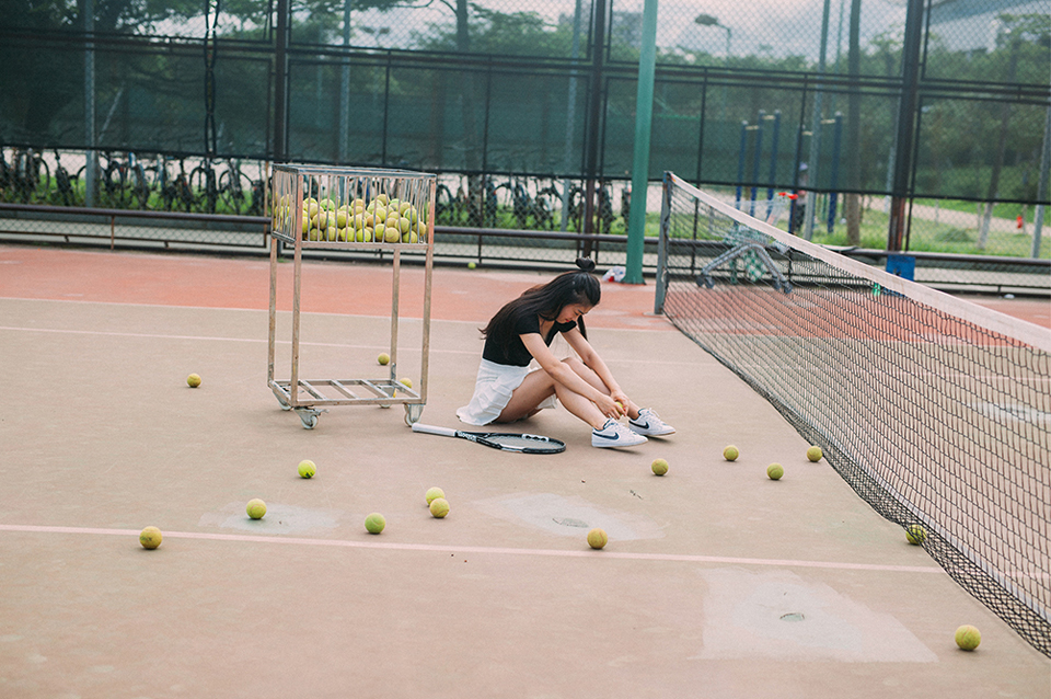 点击大图看下一张：网球少女的清新写真