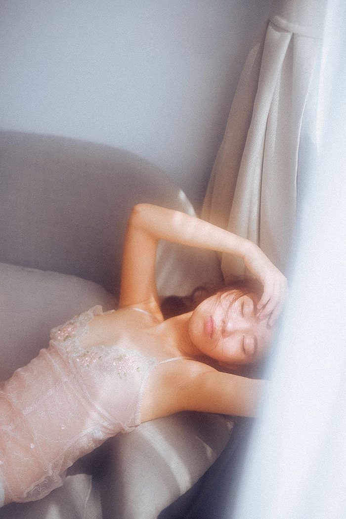 点击大图看下一张：蕾丝内衣MM闺房私密照性感诱人