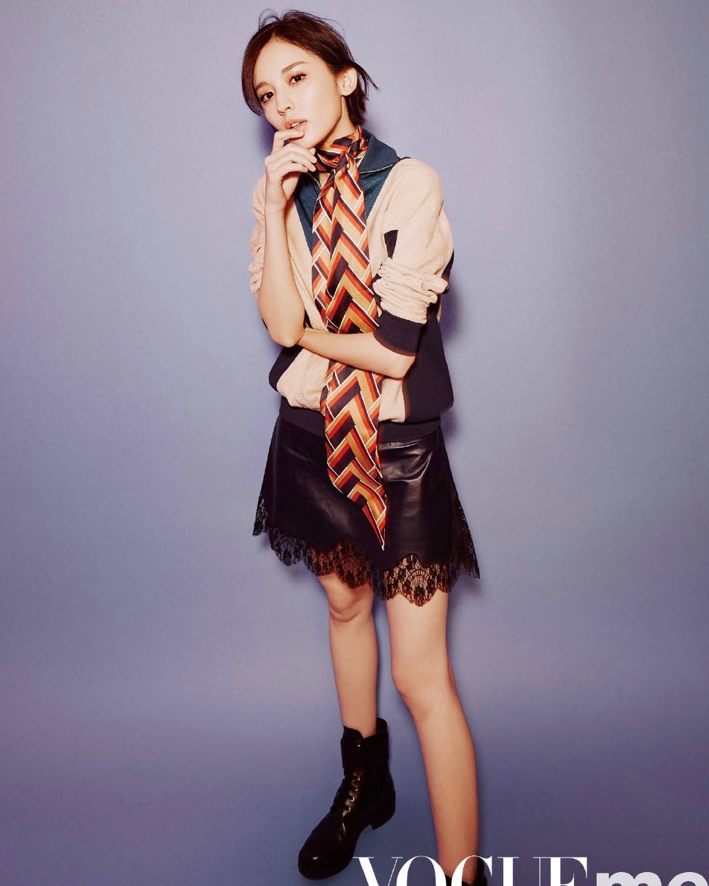 点击大图看下一张：古力娜扎为Vogue Me 8月刊拍摄一组复古风大片
