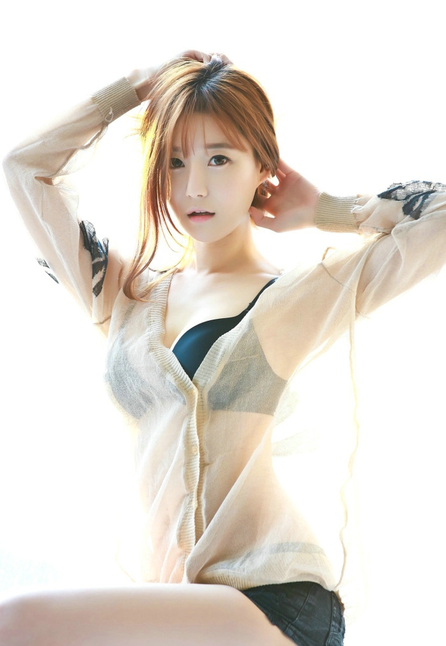 点击大图看下一张：韩系美女CHOI透明私房内衣白皙诱惑写真