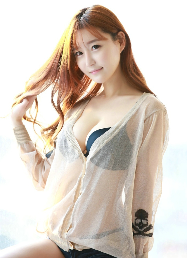 点击大图看下一张：韩系美女CHOI透明私房内衣白皙诱惑写真