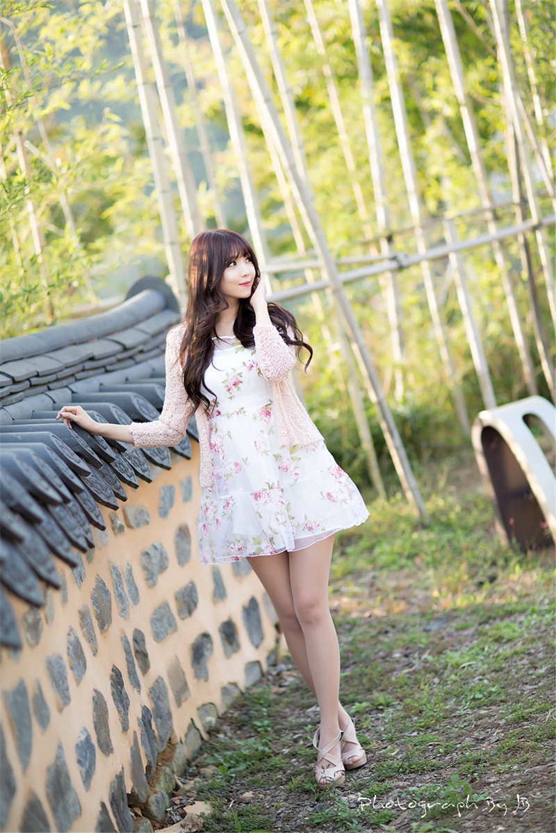 点击大图看下一张：韩国女神李恩慧阳光连衣裙气质靓丽写真 