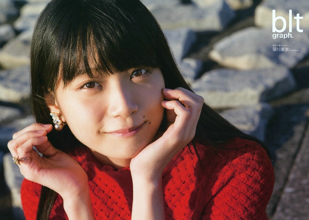 点击大图看下一张：日本女星深川麻衣恬美写真照片