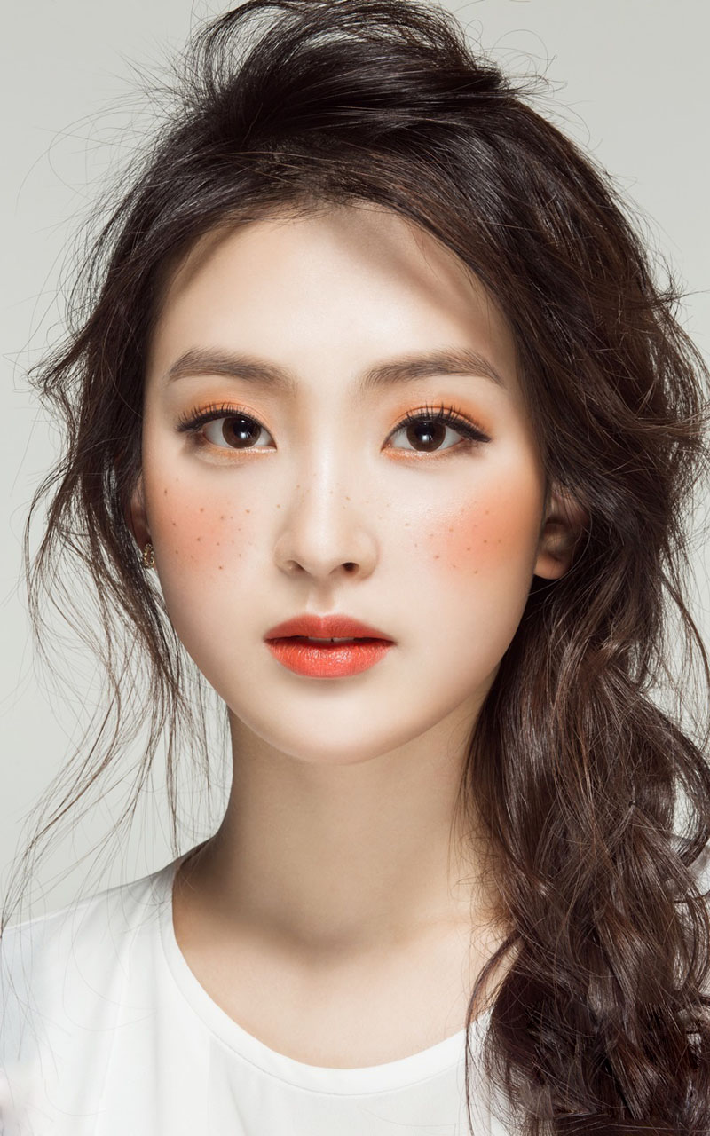 点击大图看下一张：韩国魔术师美女刘惠利梦幻封面杂志写真