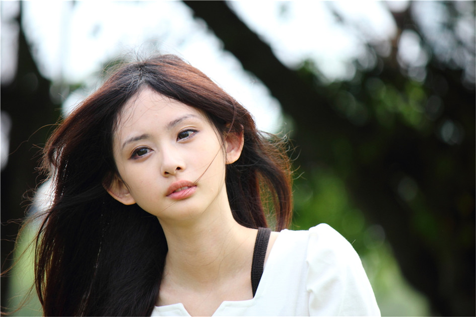 点击大图看下一张：薄莎清凉连衣裙美女梅杜莎白皙靓丽温情可人