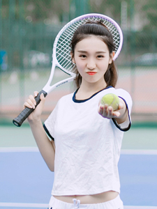 白皙马尾少女网球写真清新可人