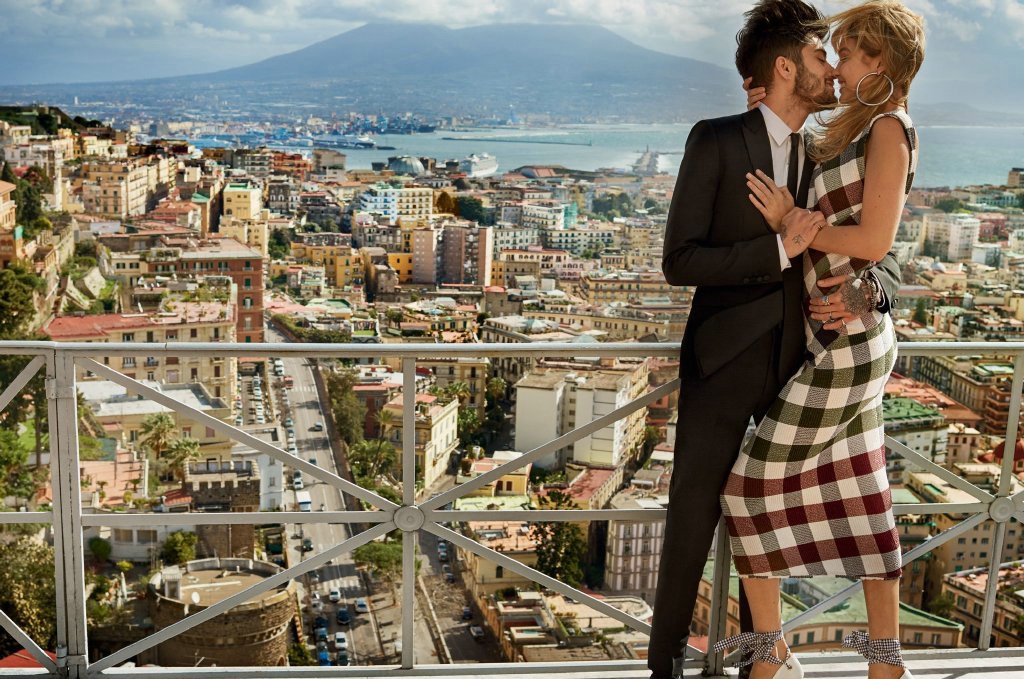 点击大图看下一张：Gigi Hadid与男友Zayn Malik的浪漫那不勒斯之旅