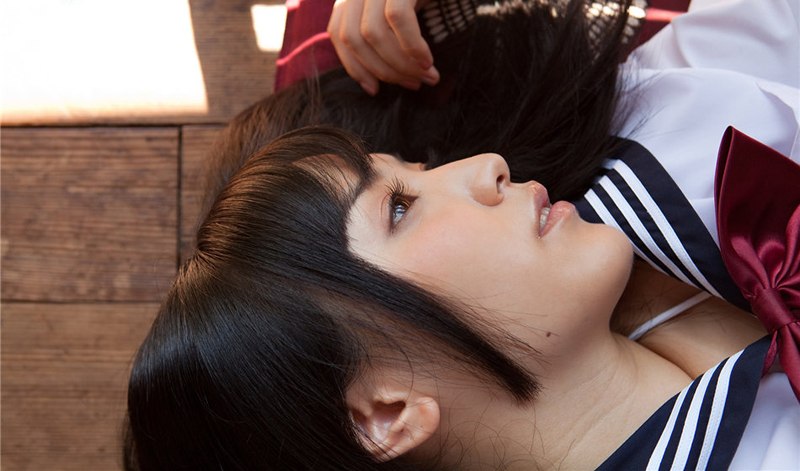 点击大图看下一张：日本性感学生妹浜田由梨娇羞可爱写真