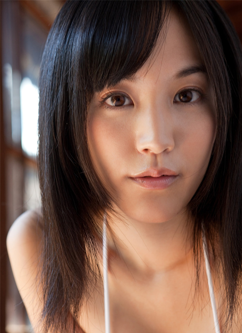 点击大图看下一张：日本性感学生妹浜田由梨娇羞可爱写真