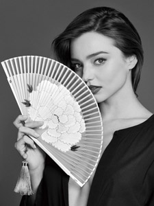 名模米兰达可儿中国风黑白性感封面
