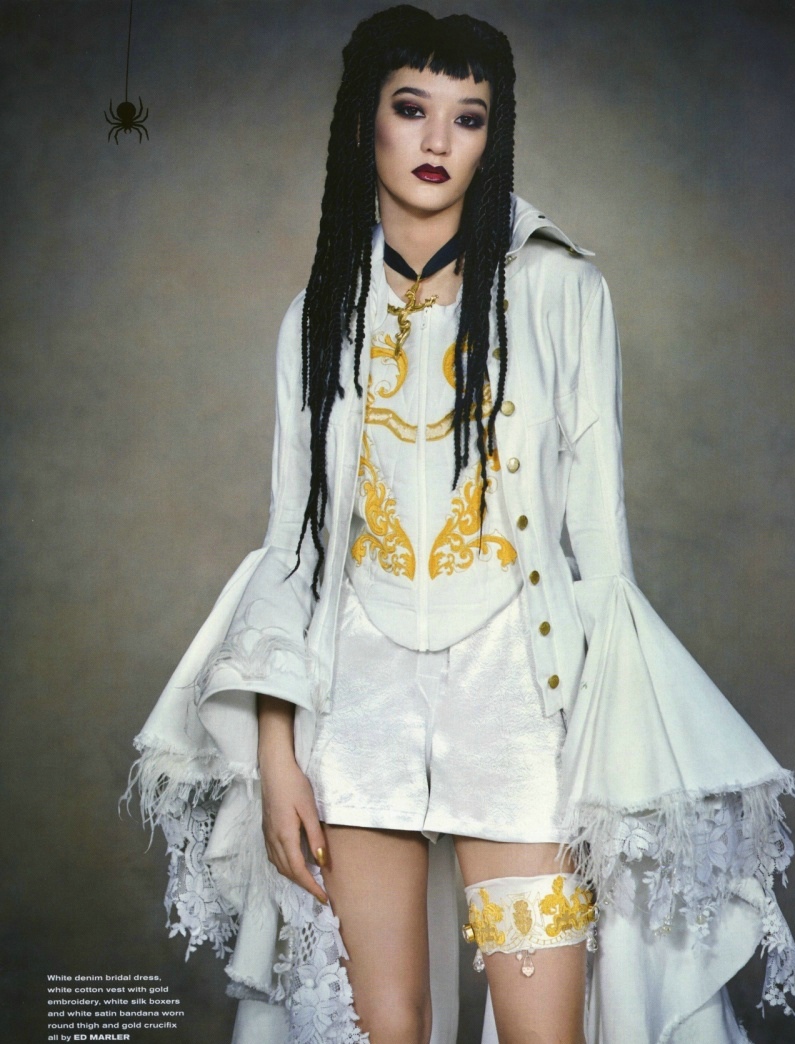 点击大图看下一张：日本美颜新人松冈莫娜另类个性时尚大片