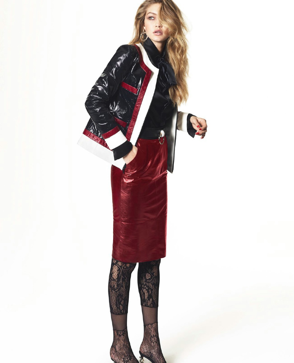 点击大图看下一张：Gigi Hadid演绎Chanel早秋系列新装