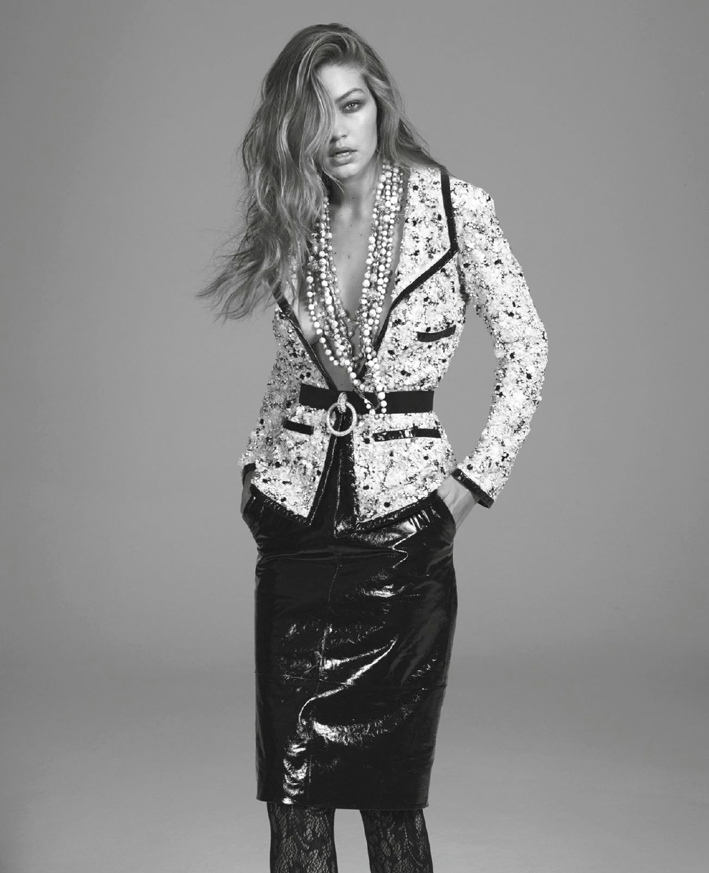点击大图看下一张：Gigi Hadid演绎Chanel早秋系列新装