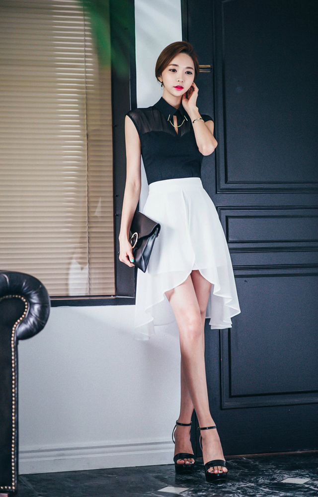 点击大图看下一张：黑白短裙气质模特朴秀然清新写真