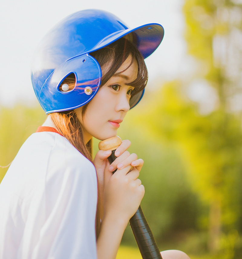 点击大图看下一张：可爱天才棒球少女绿茵草地清新大眼萌萌哒
