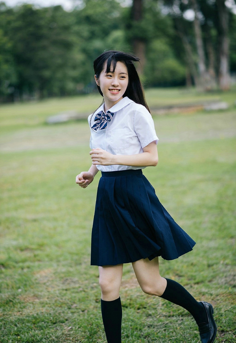 点击大图看下一张:学院风少女文艺清新娇美玲珑可人