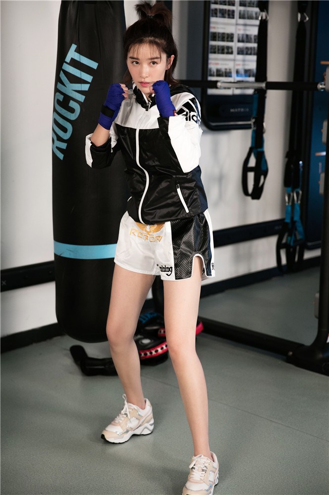 点击大图看下一张：阚清子亲身助阵奥运变身怪力拳击少女