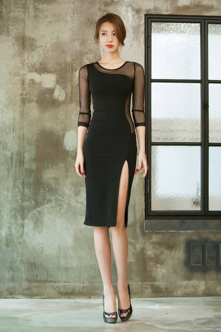 点击大图看下一张：黑色长裙透明性感模特靓丽写真